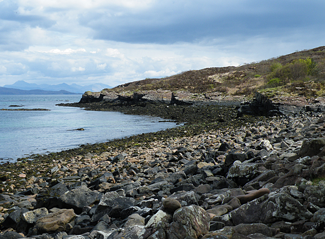 Boulder Beach © Anne Burgess cc-by-sa/2.0 :: Geograph Britain and Ireland