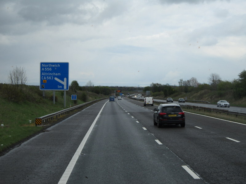 The M56 eastbound near junction 7 © Ian S cc-by-sa/2.0 :: Geograph ...