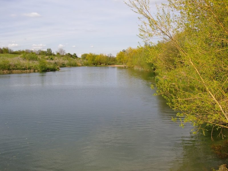 Gravel pit scenery, Molesey Heath © Stefan Czapski cc-by-sa/2.0 ...