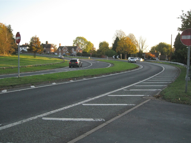 A3400 Stratford Road through Wootton... © Robin Stott cc-by-sa/2.0 ...