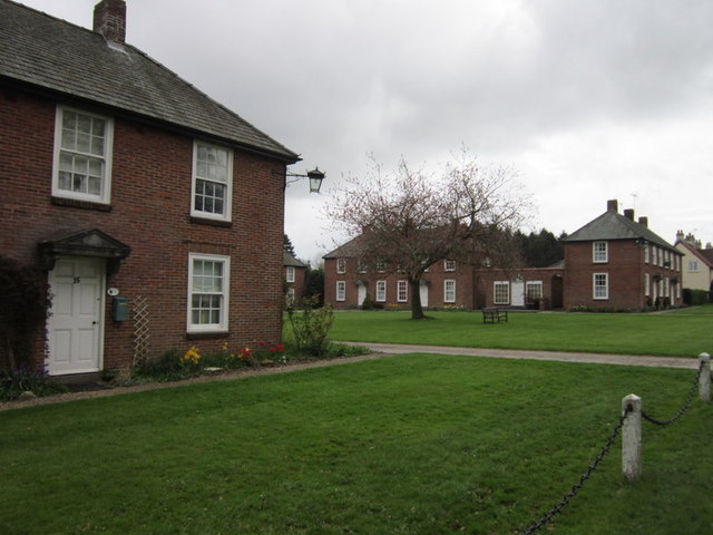 Estate houses at Castlegate Green, Sledmere