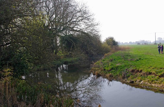 A tributary of the River Thames at... © P L Chadwick cc-by-sa/2.0 ...