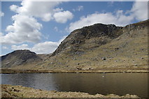NX4685 : Dry Loch & Dungeon Hill by Leslie Barrie