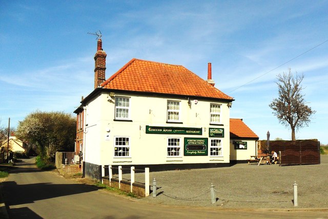 The Queens Head, Burgh Castle © nick macneill cc-by-sa/2.0 :: Geograph ...