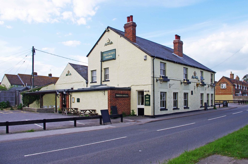 The Crown (1), Thame Road, Stadhampton © P L Chadwick cc-by-sa/2.0 ...