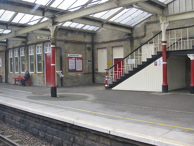 Bingley Station © Pauline E :: Geograph Britain and Ireland