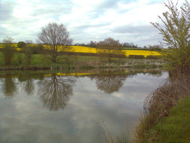 Looking across the lake, south of Sibford Ferris