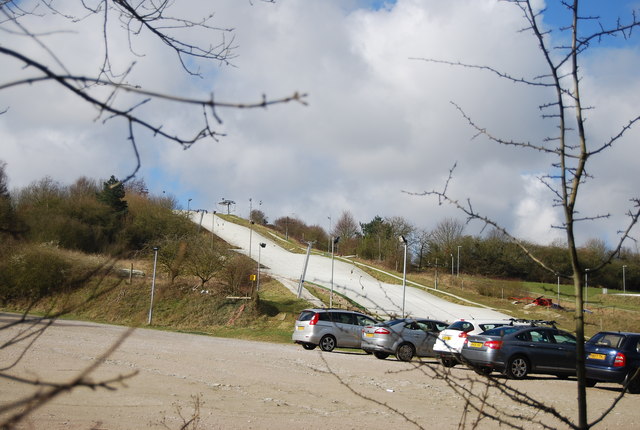 dry-ski-slope-n-chadwick-cc-by-sa-2-0-geograph-britain-and-ireland