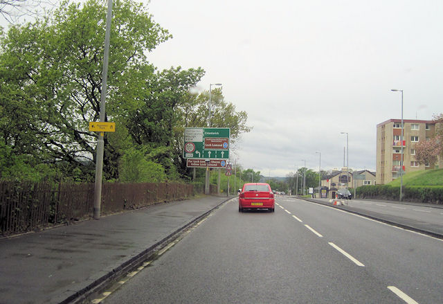 A82 approaching road junction at Dumbuck