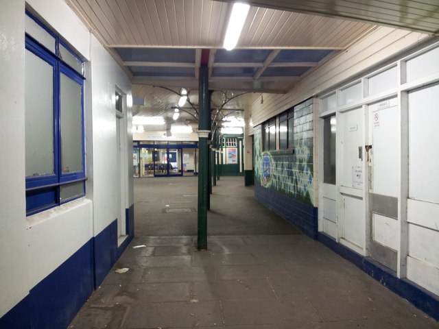 The walkway from the bus station to the railway platform Ryde