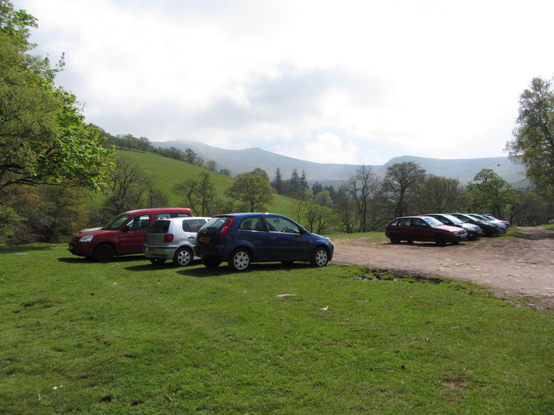 Nant Cwm Llwch car park © Gareth James cc-by-sa/2.0 :: Geograph Britain