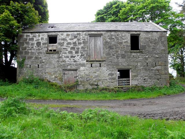 Stone barn, Claraghmore © Kenneth Allen cc-by-sa/2.0 :: Geograph Ireland