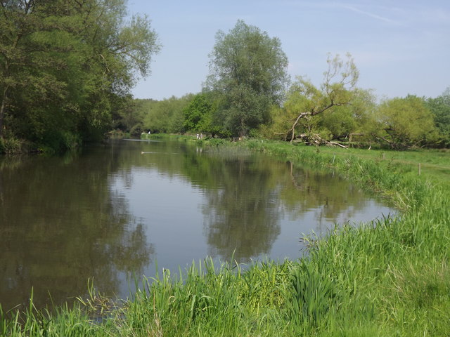 Wey Navigation from the Towpath