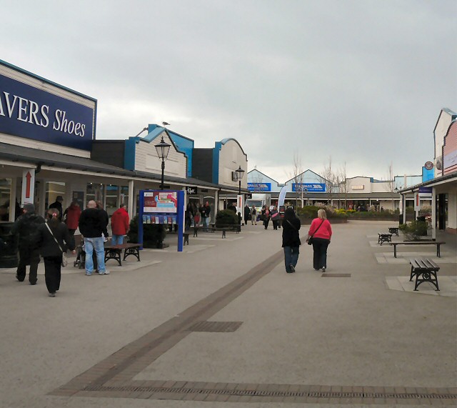 Shopping village что это