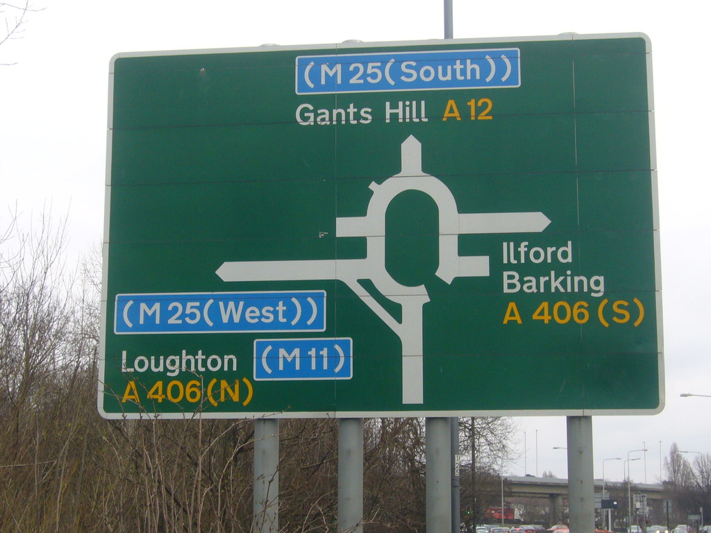 Redbridge Roundabout Sign © RedRag cc-by-sa/2.0 :: Geograph Britain and ...