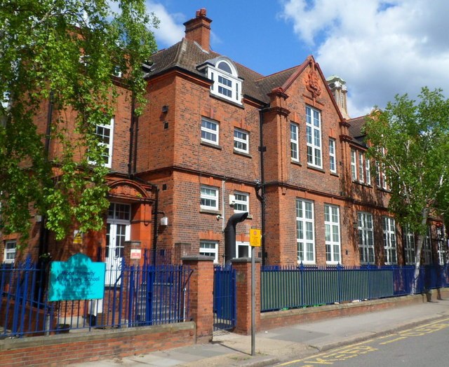 SE side of Mora Primary and Nursery... © Jaggery cc-by-sa/2.0 ...