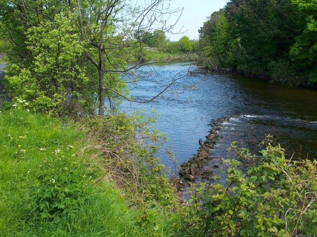 Weir on the River Leven © Lairich Rig cc-by-sa/2.0 :: Geograph Britain ...