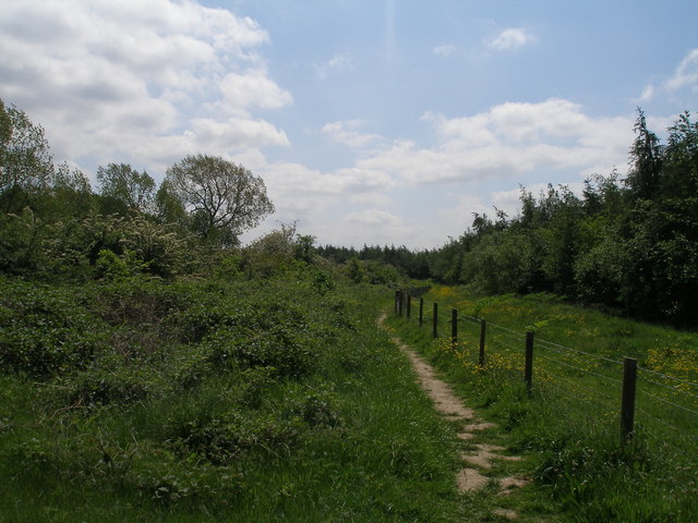 Leeds Country Way southeast of... © John Slater cc-by-sa/2.0 ...