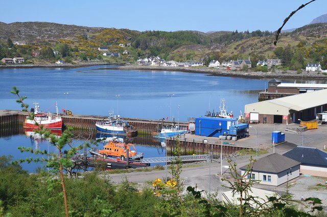 Lochinver Harbour © Jim Barton cc-by-sa/2.0 :: Geograph Britain and Ireland