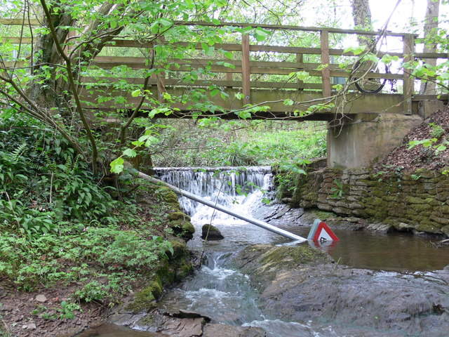 Footbridge across the Gladder Brook ford © Mat Fascione cc-by-sa/2.0 ...