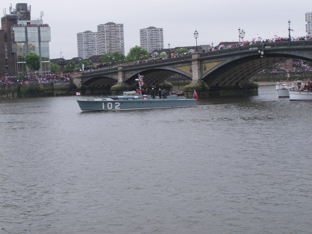 Diamond Jubilee Pageant - MTB 102 at Battersea Bridge