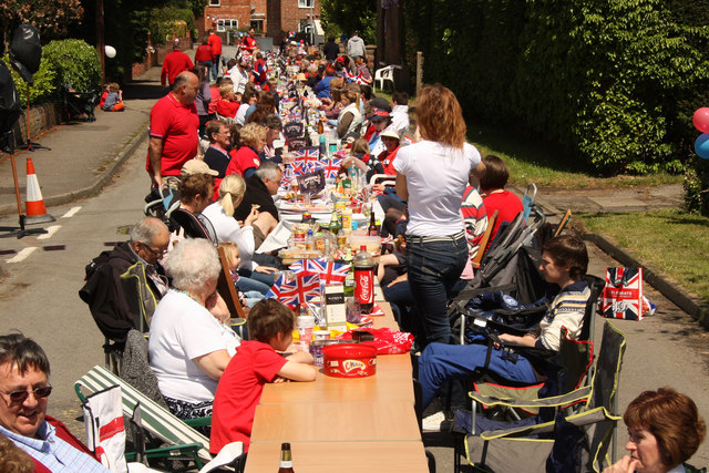Jubilee street party © Richard Croft cc-by-sa/2.0 :: Geograph Britain and  Ireland