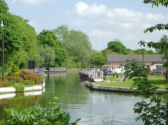 Entrance to the Stroudwater Canal at... © Roger D Kidd :: Geograph ...