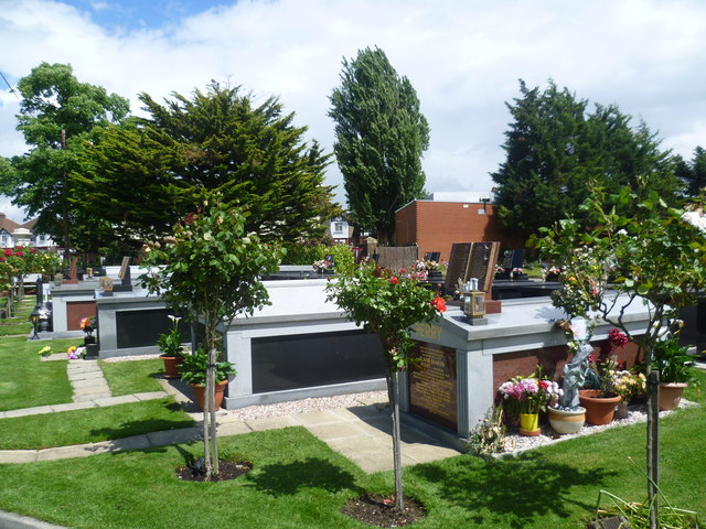 Streatham Park Cemetery © Marathon :: Geograph Britain And Ireland