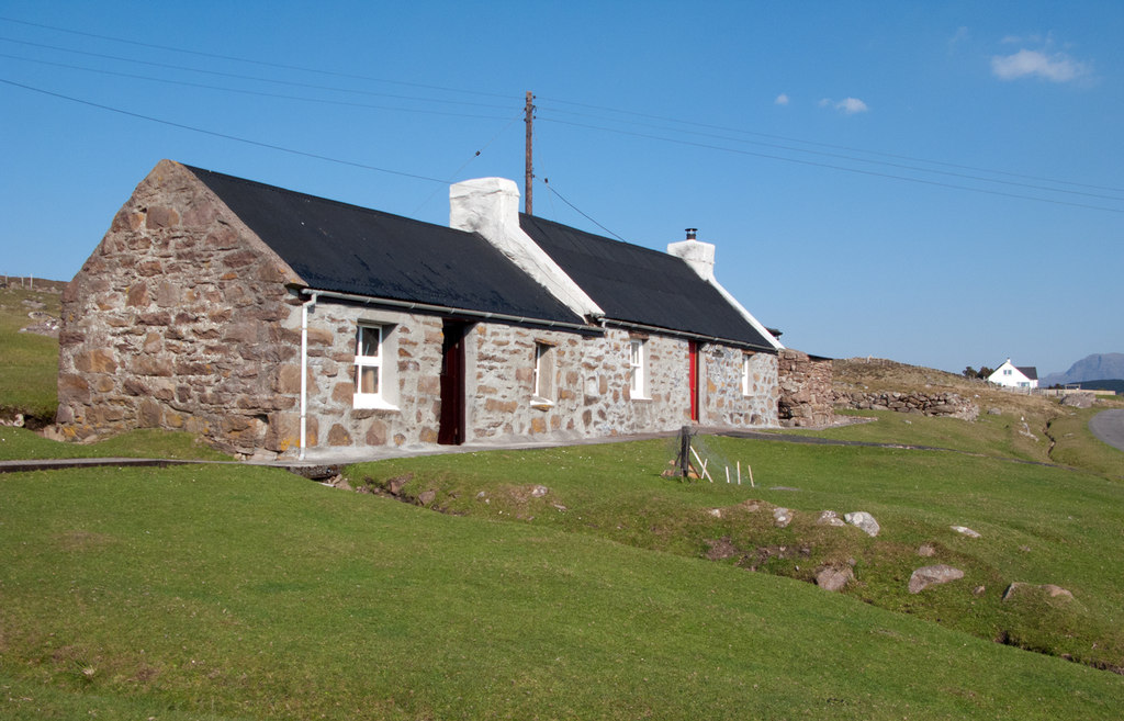 Cottage at Port Henderson © Trevor Littlewood cc-by-sa/2.0 :: Geograph ...