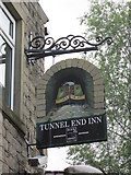 SE0412 : Tunnel End Inn, Tunnel End by Ian S