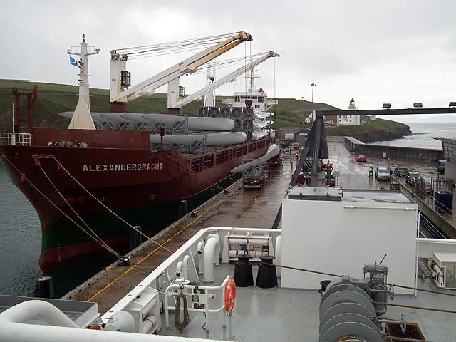 Wind turbine blades being unloaded at Scrabster