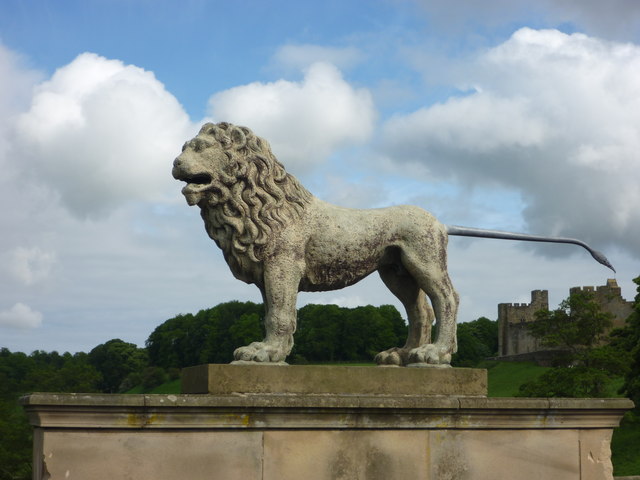 Alnwick Townscape : The Lion Bridge,... © Richard West cc-by-sa/2.0 ...