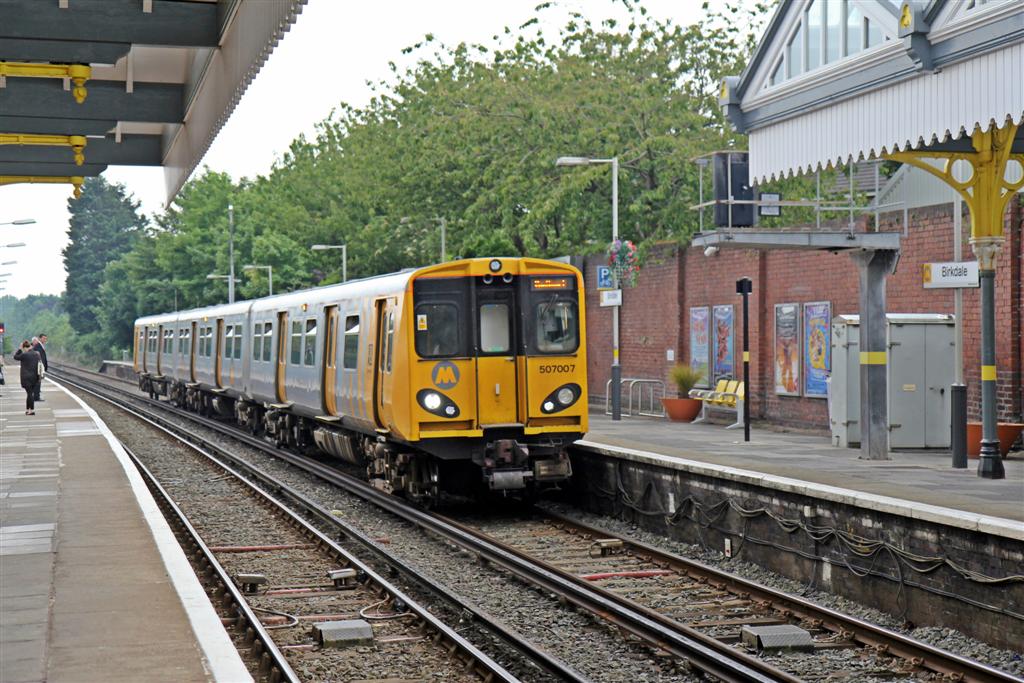 Arriving at Birkdale Railway Station © El Pollock :: Geograph Britain ...