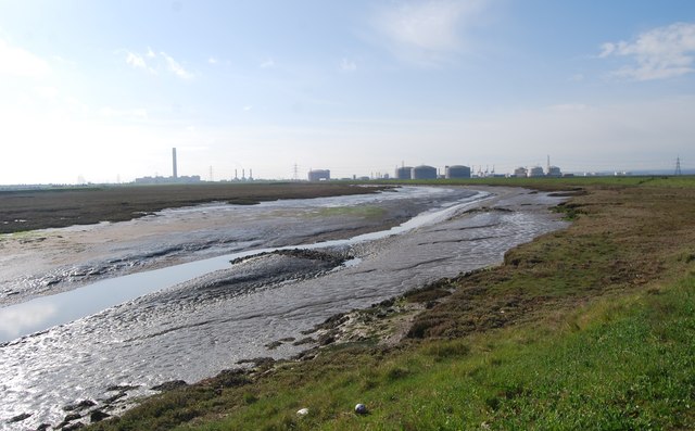 Yantlet Creek © N Chadwick cc-by-sa/2.0 :: Geograph Britain and Ireland