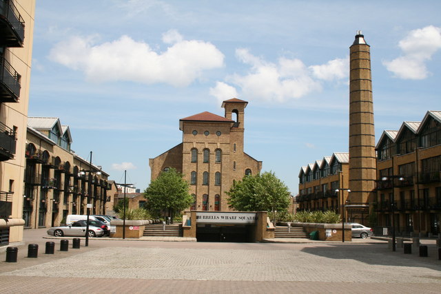 Isle  of  Dogs: Burrell's Wharf Square
