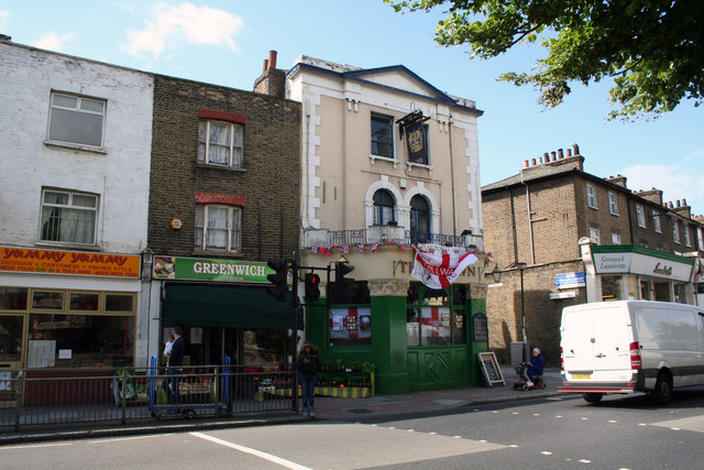 Greenwich: The 'Crown', Trafalgar Road © Dr Neil Clifton cc-by-sa/2.0 ...