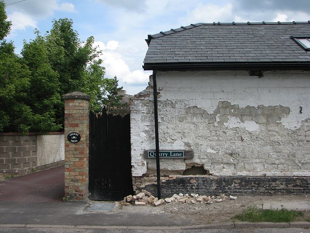 Swaffham Bulbeck: clunch wall on Quarry Lane