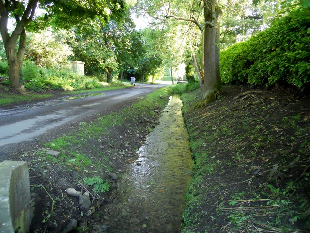 Draycote Village Stream © Ian Rob cc-by-sa/2.0 :: Geograph Britain and ...