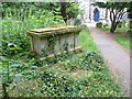 TQ2564 : St Nicholas Churchyard, Sutton by Marathon