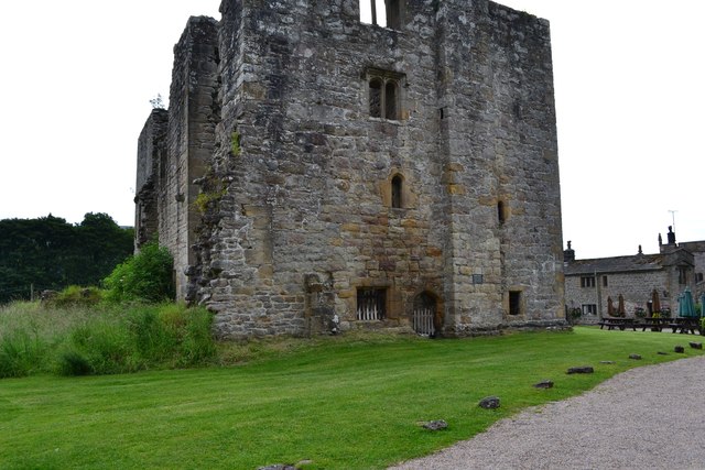 Barden Tower © Stephen Darlington cc-by-sa/2.0 :: Geograph Britain and ...