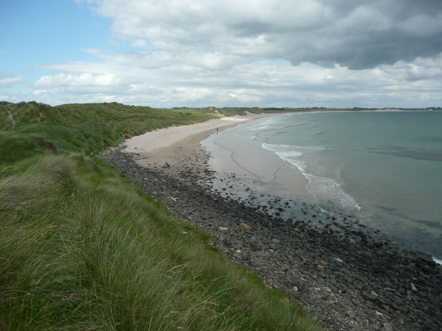 The rocky southern end of Beadnell Bay © Russel Wills :: Geograph ...