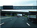 M62 eastbound passes under the A640 at Junction 23