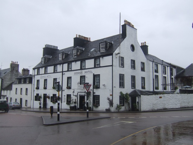 George Hotel © John M cc-by-sa/2.0 :: Geograph Britain and Ireland