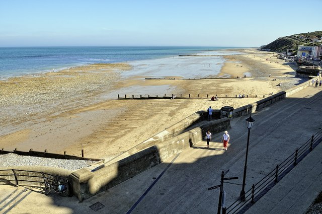 Cromer beach - south of pier © Julian Dowse cc-by-sa/2.0 :: Geograph ...