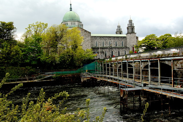Galway - River Corrib Walk - Weir, Bridge, Cathedral