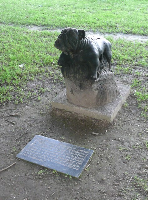 Statue of Dan, bulldog owned by George Robertson Sinclair