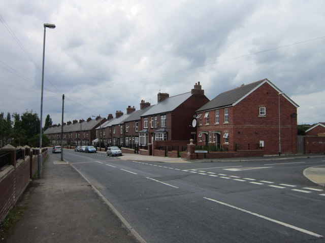 The High Street, Grimethorpe © Ian S cc-by-sa/2.0 :: Geograph Britain ...