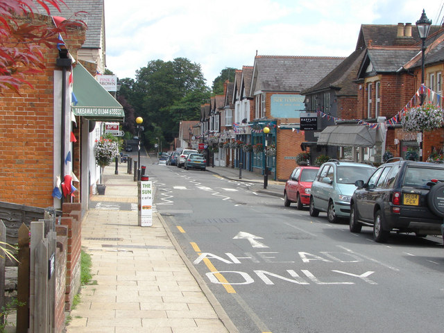 Sunninghill High Street © Alan Hunt cc-by-sa/2.0 :: Geograph Britain ...