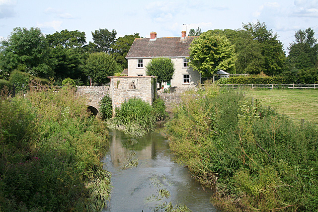 West Camel: the river Cam © Martin Bodman cc-by-sa/2.0 :: Geograph