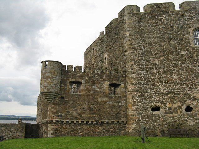 Blackness Castle on the Firth of Forth © M J Richardson cc-by-sa/2.0 ...